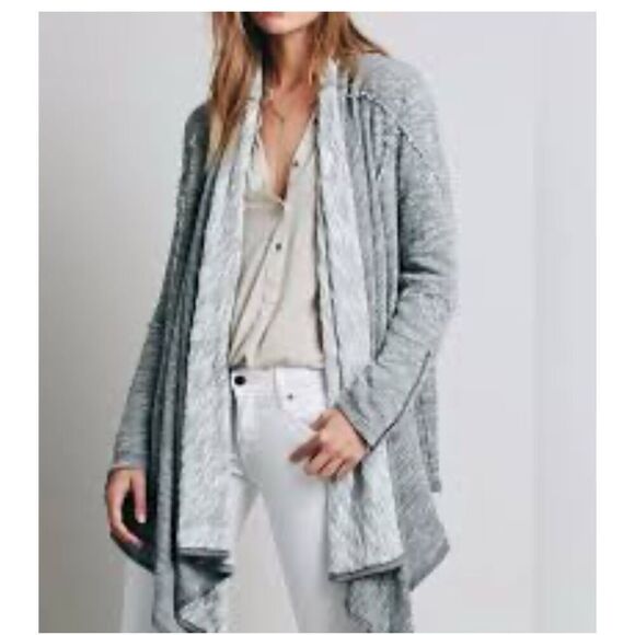 Free People Boho In The Loop Grey and Cream Water Fall Zip Sleeve Oversized Card - Picture 1 of 11